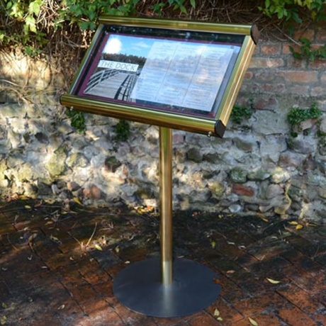 Scroll Exterior Menu Stand with Optional Printing to the Glazing